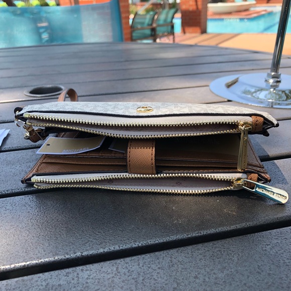 Michael Kors Jet Set Double Zip Phone Wristlet - Picture 5 of 8